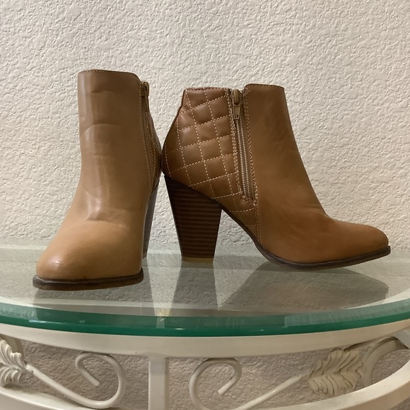 BAMBOO Shoes - Cute, Ankle Booties. Size: 5.5  #Bamboo